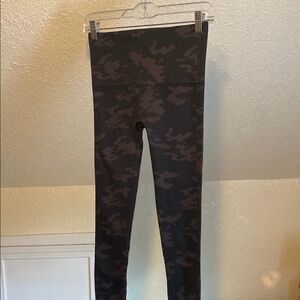Spans women’s size medium leggings